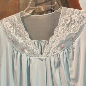 Vintage lingerie robe with lace details